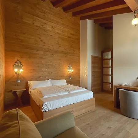 Relais Sauc & - فندق بيانكافالو