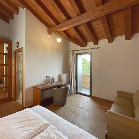 Relais Sauc & - فندق بيانكافالو